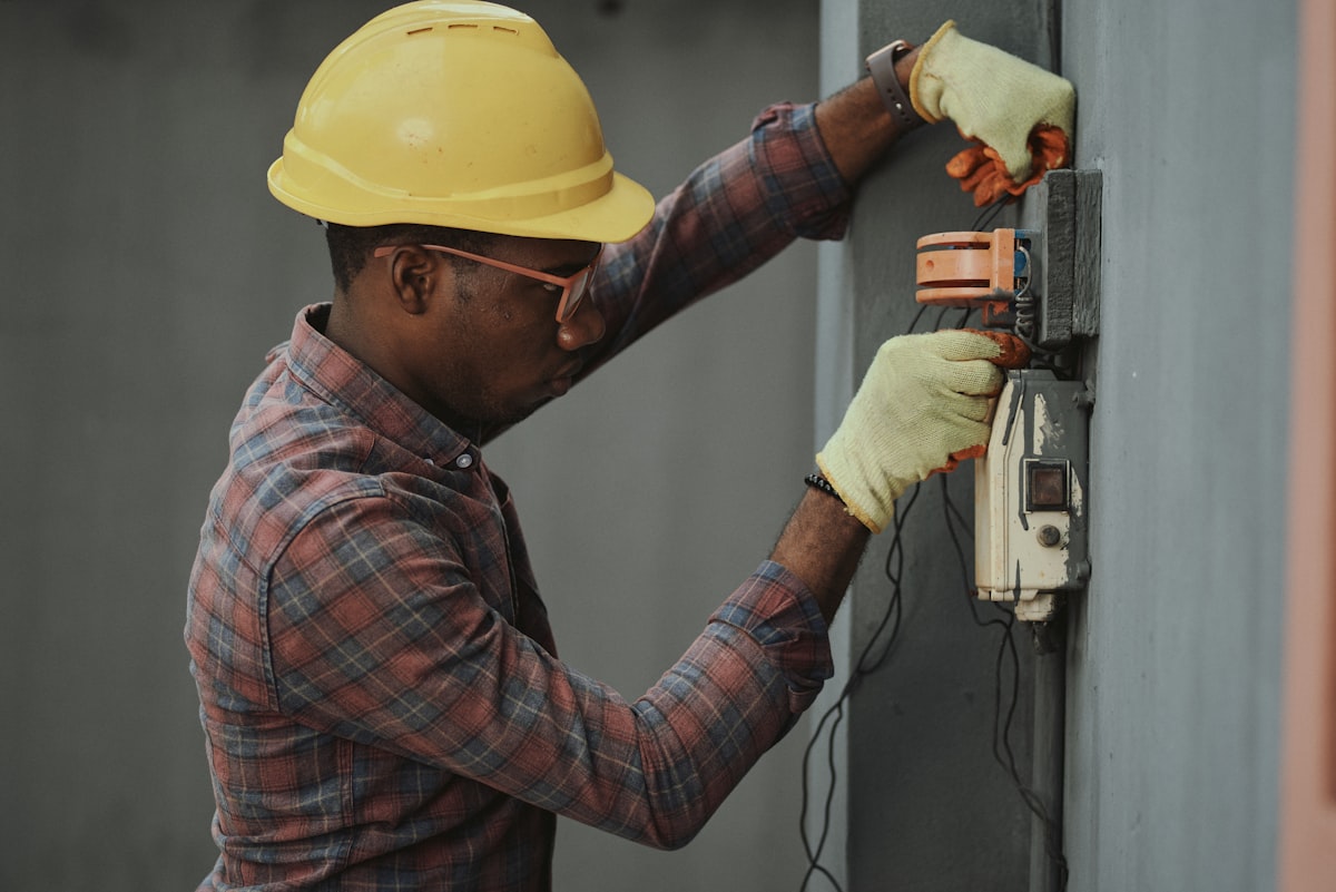 appliance technician hero